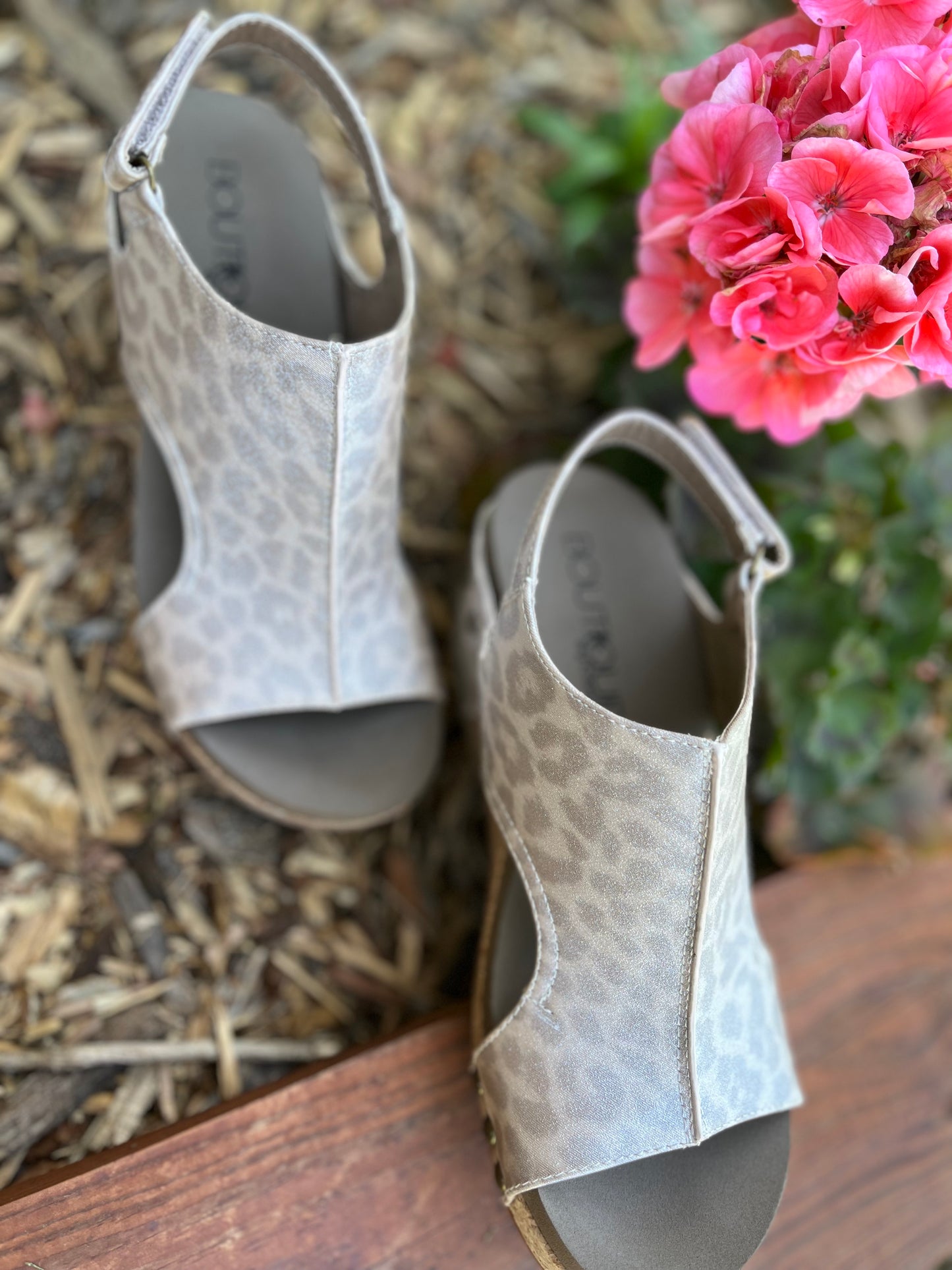 Gold Cheetah Print Wedges